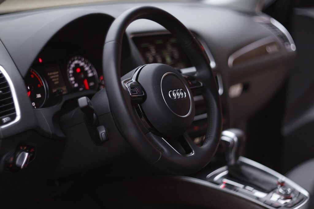 samochód audi z silnikiem 2.0 TFSI